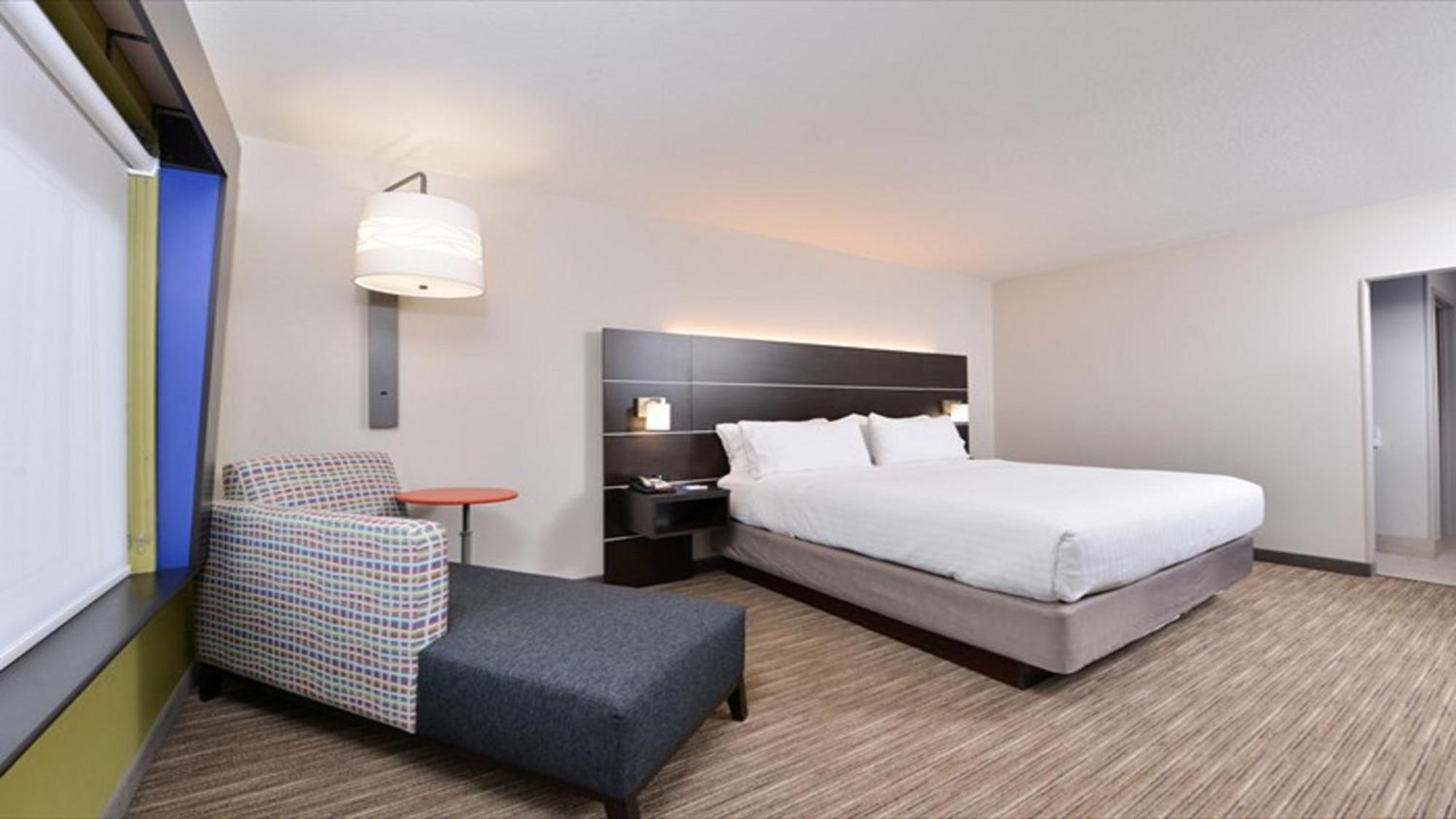 Holiday Inn Express & Suites - Parkersburg East By Ihg מראה חיצוני תמונה