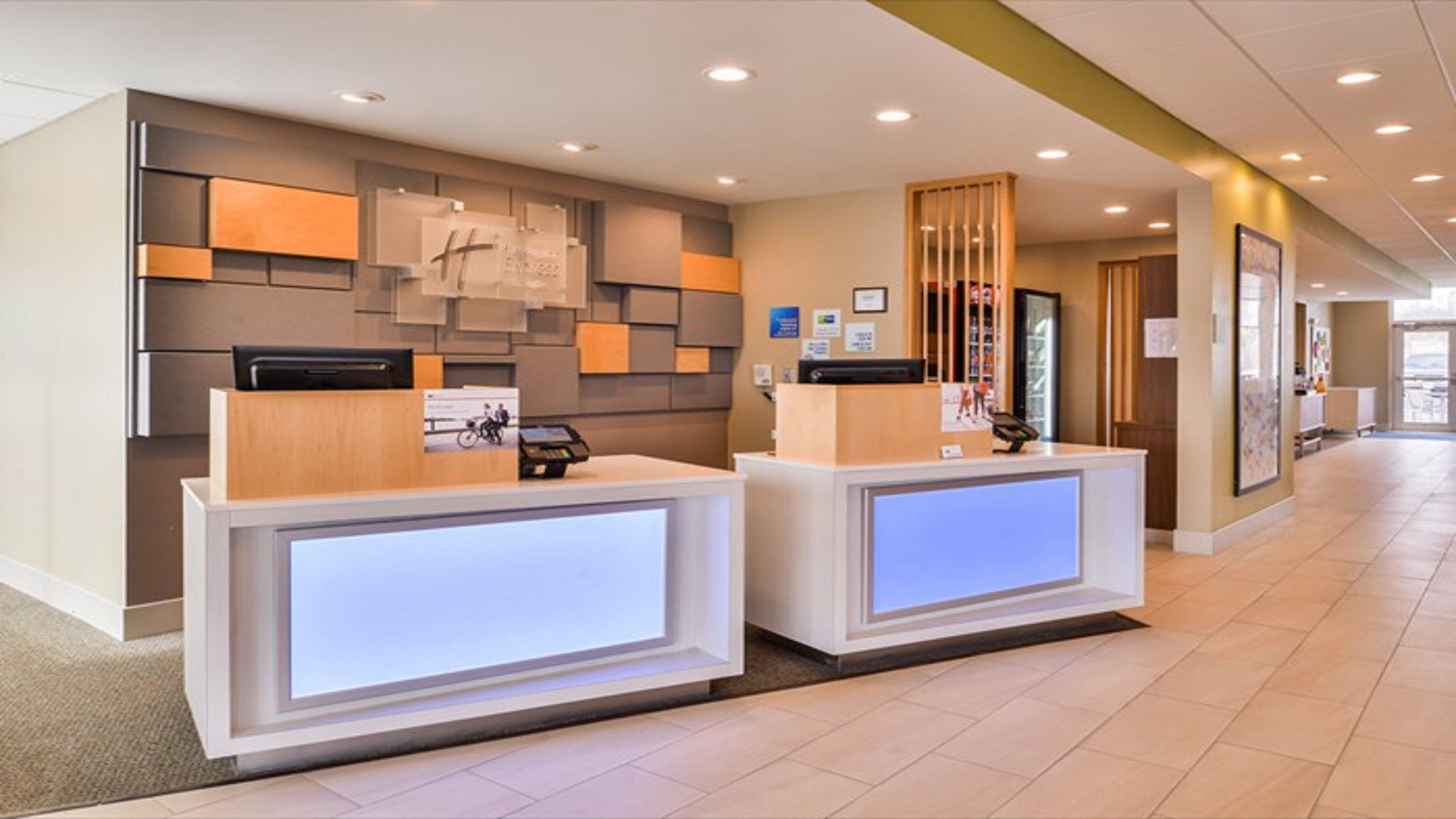 Holiday Inn Express & Suites - Parkersburg East By Ihg מראה חיצוני תמונה