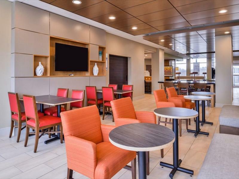 Holiday Inn Express & Suites - Parkersburg East By Ihg מראה חיצוני תמונה