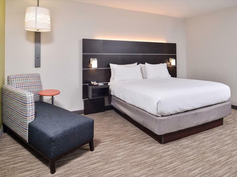 Holiday Inn Express & Suites - Parkersburg East By Ihg מראה חיצוני תמונה