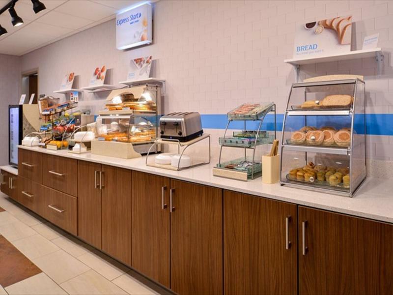 Holiday Inn Express & Suites - Parkersburg East By Ihg מראה חיצוני תמונה