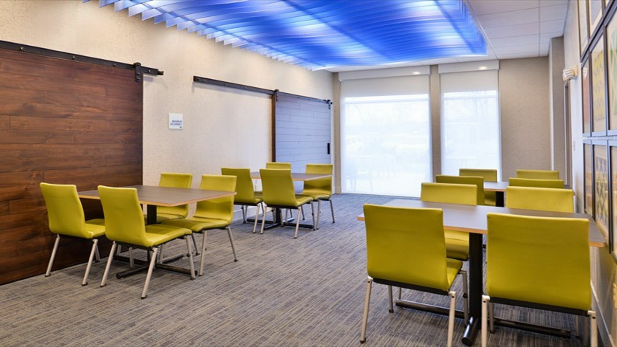 Holiday Inn Express & Suites - Parkersburg East By Ihg מראה חיצוני תמונה