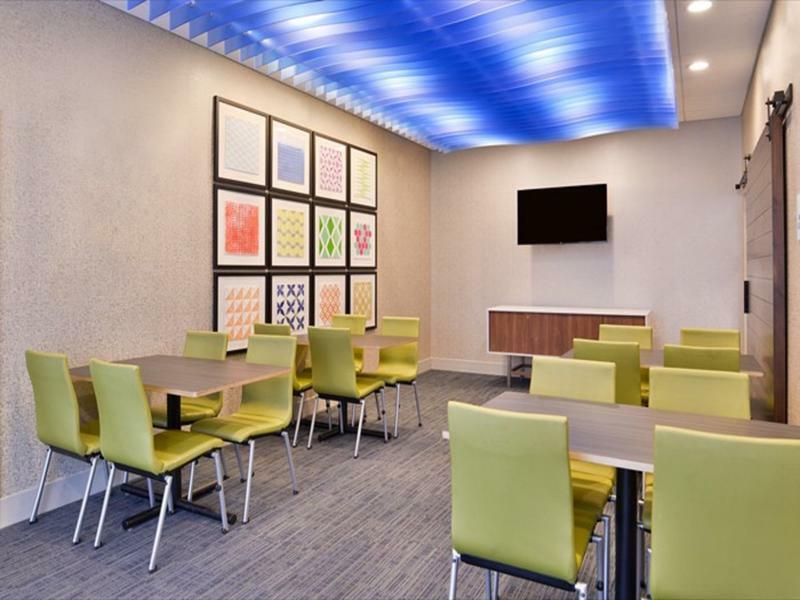 Holiday Inn Express & Suites - Parkersburg East By Ihg מראה חיצוני תמונה