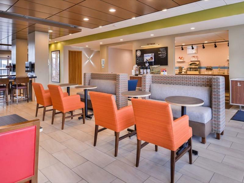Holiday Inn Express & Suites - Parkersburg East By Ihg מראה חיצוני תמונה